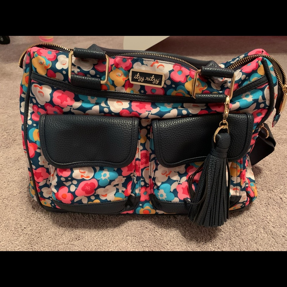Itsy Ritsy TRIPLE THREAT™ CONVERTIBLE DIAPER BAG